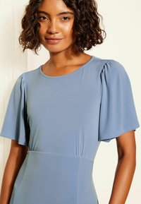 Friends Like These FLUTTER SLEEVE ROUND NECK MIDI - REGULAR FIT - Trikoomekko - blue