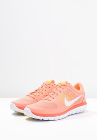 Nike Performance Scarpe da corsa su strada - orange