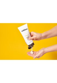 The Solution VITAMIN C BRIGHTENING BODY LOTION - Idratante