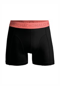 Fekete boxer alsónemű rózsaszín derékkal, amelyen a "MUCHACHOMALO" felirat található. Rugalmas, lélegző anyagból készült, a kényelem érdekében.
