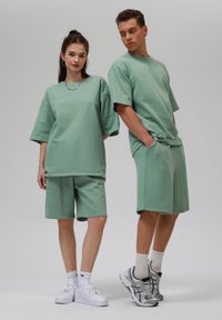 YOURTURN - UNISEX SWEAT SET - T-shirt basique - sage Image miniature 1