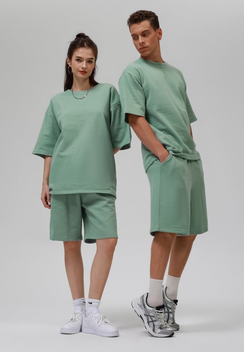 YOURTURN - UNISEX SWEAT SET - T-shirt basique - sage, Agrandir