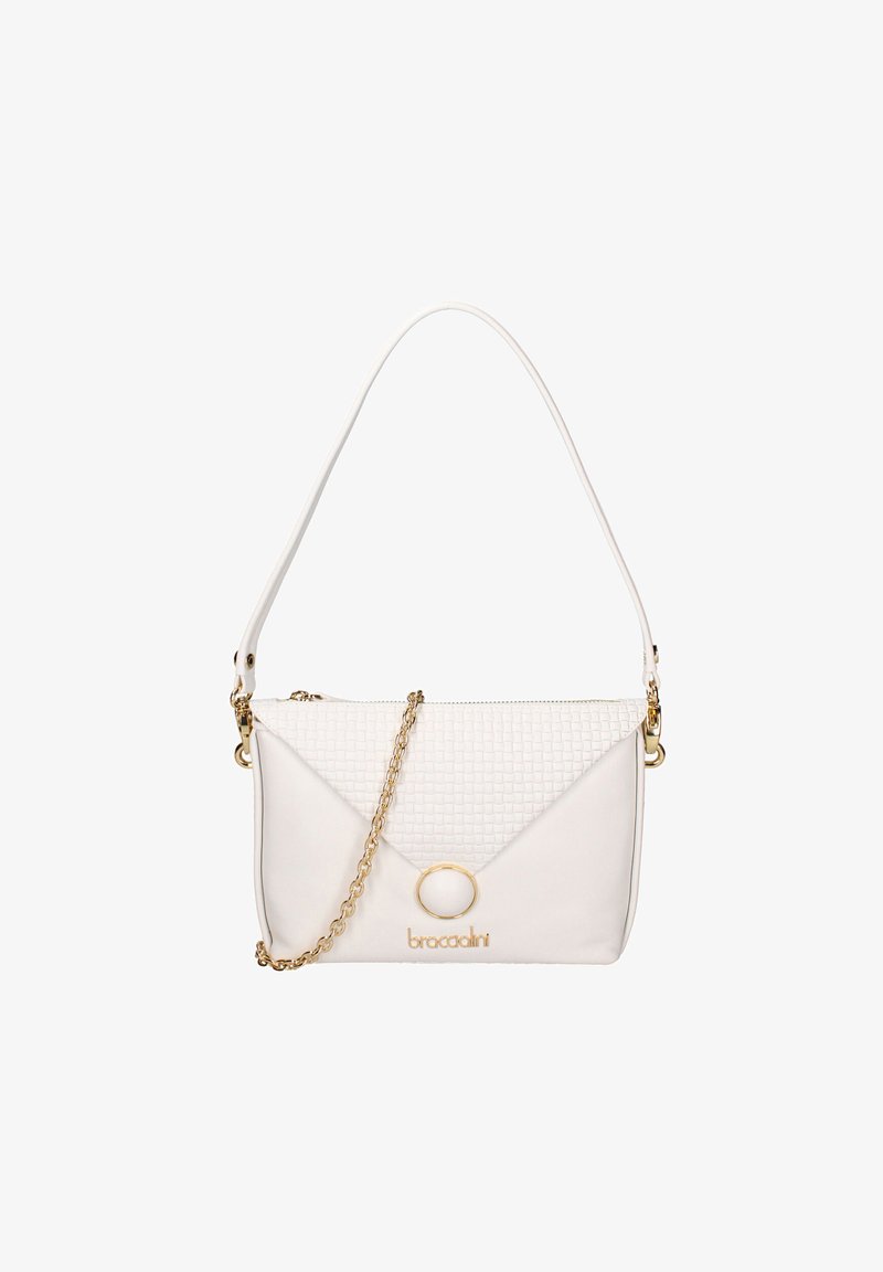 Witte leren handtas met een gestructureerde klep, een gouden kettingriem en een cirkelvormige gouden accenten boven het Braccialini merklogo.