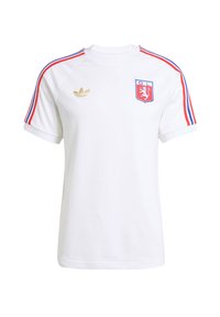 Maglietta sportiva bianca a maniche corte con strisce rosse e blu sulle spalle, logo Adidas dorato sul lato sinistro del petto e scudetto rosso dell'OL sul lato destro del petto.