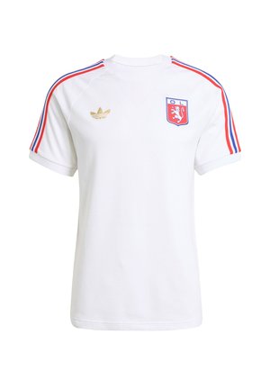 Camisa desportiva de manga curta branca com riscas vermelhas e azuis nos ombros, logotipo dourado da Adidas no lado esquerdo do peito e brasão do leão vermelho do OL no lado direito do peito.