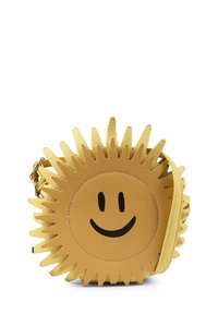 Ronde gele leren tas met zonnestraalvorm, een glimlachend gezicht ontwerp, gestructureerd oppervlak en een afneembare schouderband.