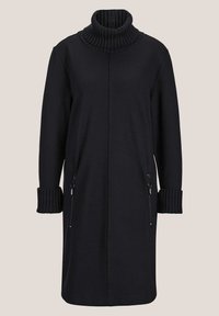 Schwarzer Mantel mit einem gerippten Rollkragen, langen Ärmeln, Reißverschlusstaschen und einem geraden Design. Hergestellt aus einem glatten, weichen Material.