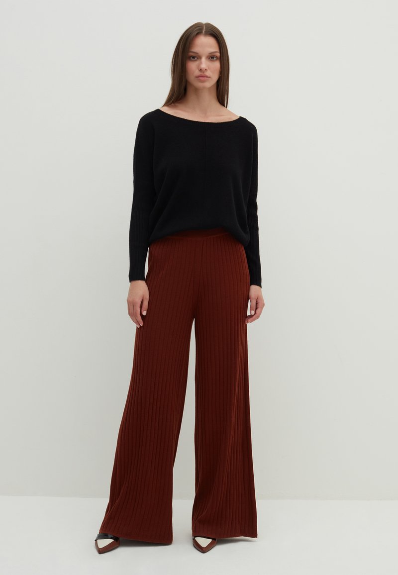 Stefanel Broek bordeauxrood Stefanel Broek bordeauxrood