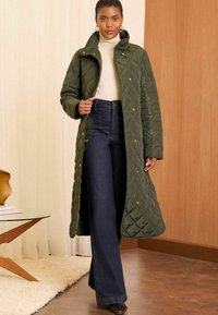Love & Roses REGULAR FIT - SHOWER RESISTANT QUILTED FUNNEL NECK  - Zimný kabát - green