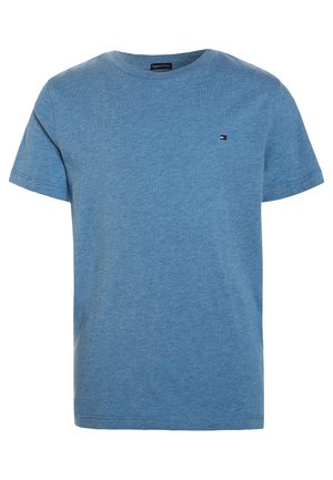 T-shirt bleu à manches courtes en coton léger. Présente un petit logo sur la poitrine et un col rond standard.