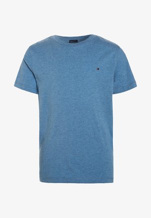 T-shirt bleu à manches courtes en coton léger. Présente un petit logo sur la poitrine et un col rond standard.