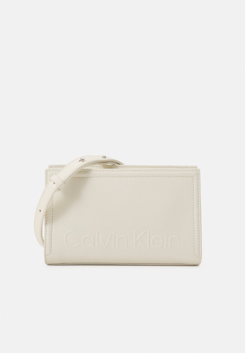 Calvin Klein - MINIMAL HARDWARE CROSSBODY - Umhängetasche - ecru, Vergrößern