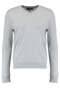 Pull gris clair avec un col en V, manches longues, poignets et ourlet côtelés ; fabriqué en tissu doux et texturé. Aucun motif ou accent visible.