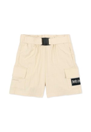 Pantaloncini cargo beige con tasche laterali, cintura di fissaggio nera e toppa "Just Cav" sulla tasca destra.