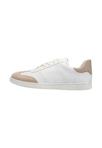 Hvide lav-top sneakers med beige suede toe og hæl accenter, snørebåndslukning og perforeret sidedeelt.