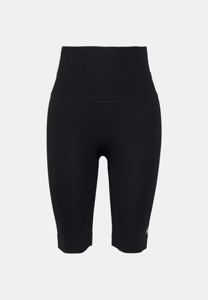 Pantalones cortos de ciclista negros sin costuras de cintura alta, longitud hasta la mitad del muslo y textura sutil sobre un fondo liso.