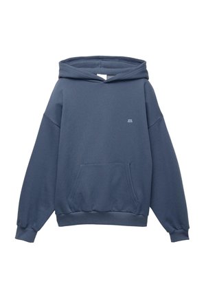 Blaues übergroßes Hoodie mit frontaler Kängurutasche und kleinem weißen gestickten Logo auf der Brust, gerippte Bündchen und Saum.