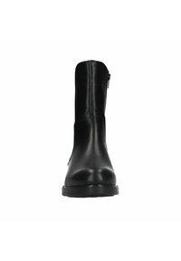 Zwarte leren enkelboot met een ronde neus, een gladde textuur en een zijrits voor sluiting. Stevige zool met minimale details.