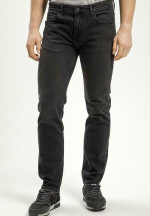 - Jeansy Slim Fit