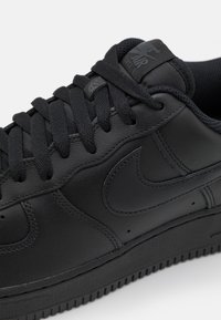Nike Sportswear AIR FORCE 1 07 FLYEASE - Αθλητικά παπούτσια - black