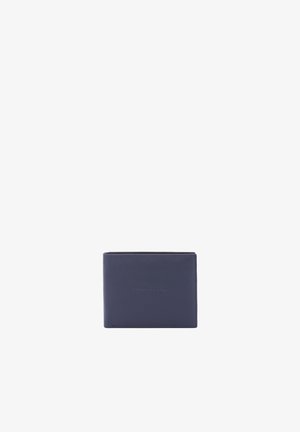 Donkerblauwe leren bifold portemonnee met subtiel geperst logo, gesloten, tegen een effen witte achtergrond.