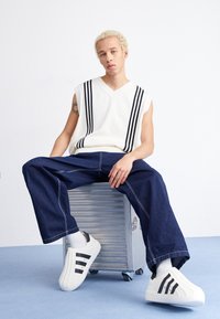 adidas Originals ADIFOM SUPERSTAR UNISEX - Sneakers basse - core white/core black