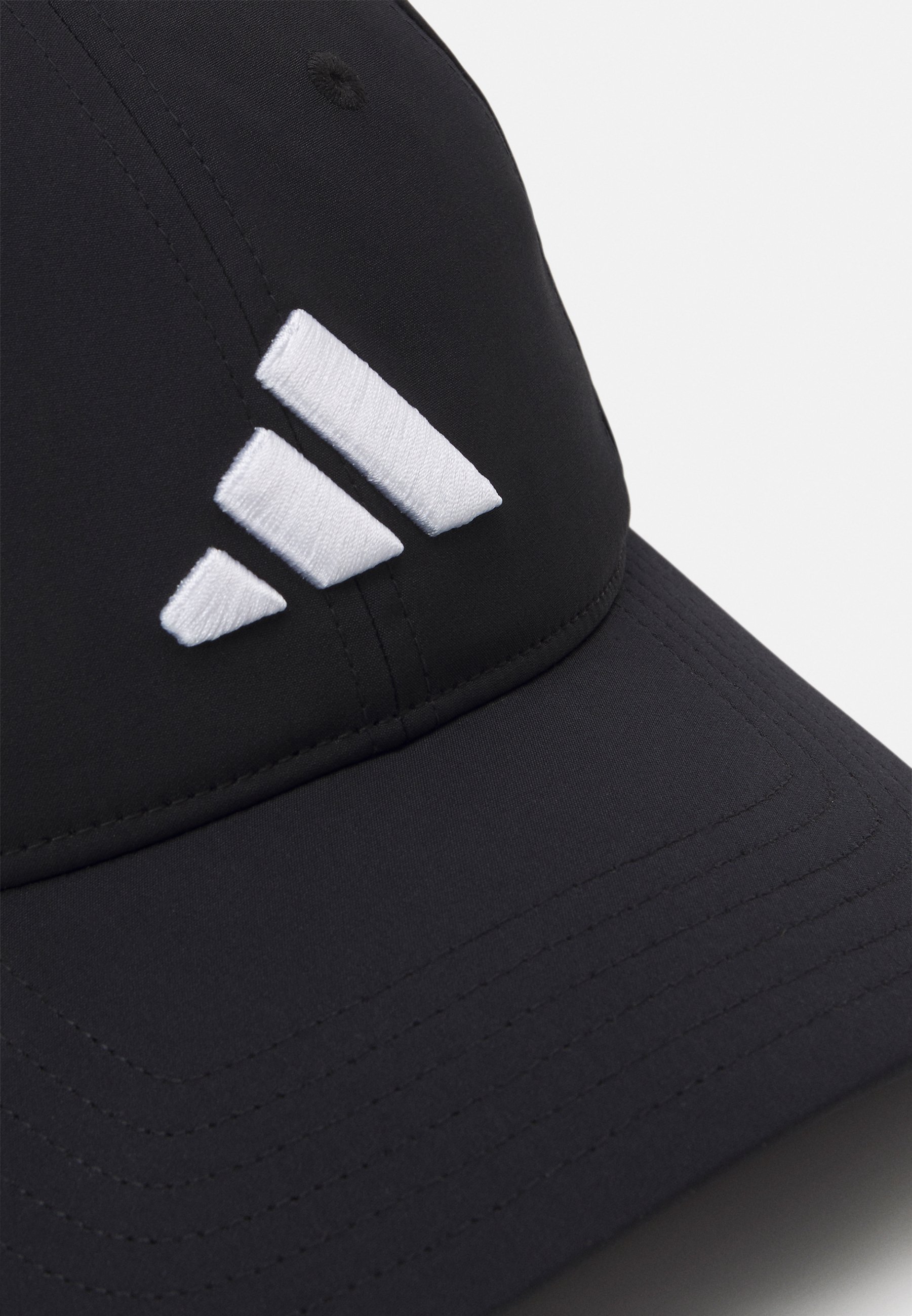 casquette nike ou adidas