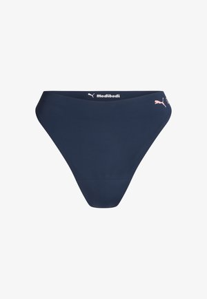 Culotte haute pour femme bleu marine avec les logos Modibodi et Puma en blanc et rose sur la ceinture.