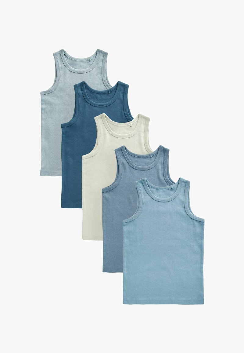 Cinco camisetas sin mangas en distintos tonos de azul y blanco roto, dispuestas en una fila escalonada.