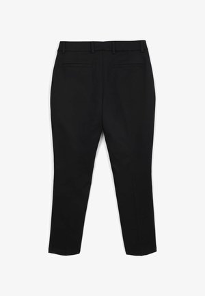 Pantalon noir à coupe slim, confectionné dans un tissu lisse. Il comporte deux poches arrière et des passants pour ceinture. Coupe droite, sans motifs.