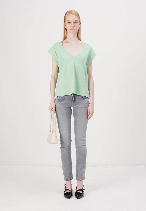 ANABELLE - Basic T-shirt4