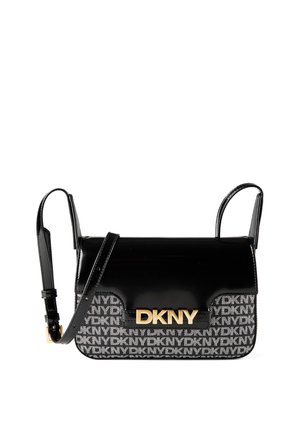 Sac bandoulière DKNY noir et gris avec motif de logo répétitif, plaque logo dorée et bandoulière ajustable.