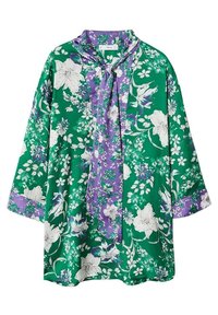 Blusa floreale verde e viola con colletto a fiocco, caratterizzata da un mix di grandi fiori bianchi e piccoli dettagli. Tessuto fluido e leggero, maniche larghe.