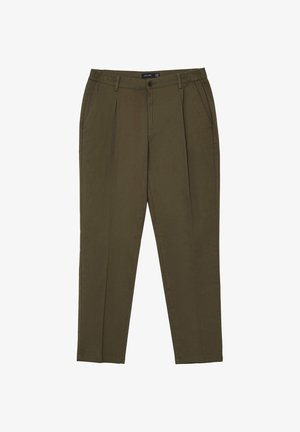 Olivgrüne maßgeschneiderte Hosen mit frontalen Falten, seitlichen Taschen, Gürtelschlaufen und einem Knopfverschluss am Bund.