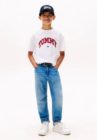 Tommy Hilfiger VARSITY RAISED - T-shirts med print - white