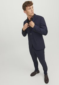 Jack & Jones PREMIUM JPRFRANCO CHECK - Completo - perfect navy checks:super slim fit