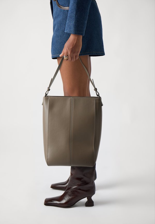 CASSET SOFT STRUCTURE - Handbag