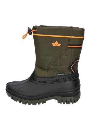 Olivgrüner und schwarzer isolierter Winterstiefel mit orangefarbenen Akzenten, verstellbarem Kordelzug oben, robuster Sohle und „Comfortex“-Etikett an der Seite.