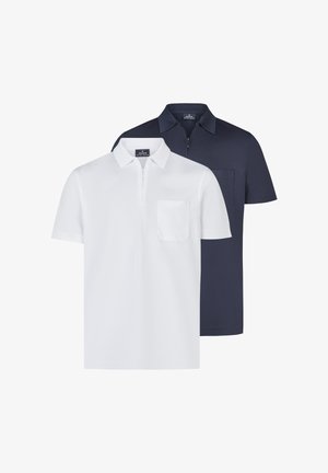 Zwei kurzärmelige Poloshirts, eines weiß und eines marineblau, beide mit Kragen, einer Brusttasche und einem Frontreißverschluss.