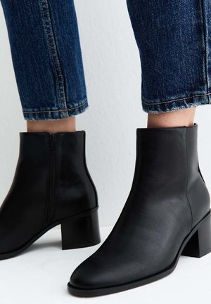 New Look, ALMOND TOE BLOCK HEEL ANKLE BOOTS - Classic ankle boots - black