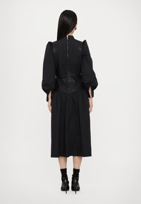 Marchesa Rosa Jurk - black