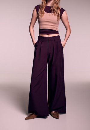 Stradivarius, Pantalon classique - dark red