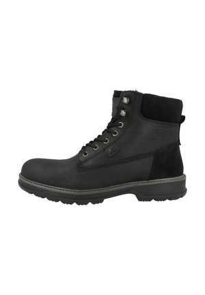 Bota de tobillo de cuero negro y ante con cordones, ojales plateados, cuello acolchado y suela de goma texturizada. Presenta detalles de costura sutiles.