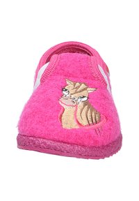 Roze vilten pantoffel met een kattendetail op de voorkant. Instapontwerp met elastische zijkanten en een gestructureerde rubberen zool.