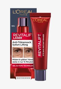 Czerwona tubka opakowania dla L'Oréal Revitalift Eye Bag Instant Eraser, z błyszczącym wykończeniem, srebrną zakrętką i wyraźnym tekstem. Towarzyszy jej pudełko z obrazkami i tekstem.