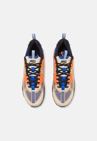 Nike Sportswear AIR MAX 90 DRIFT - Tenisky - rattan/bright mandarin/hyper royal