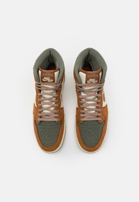 Jordan AIR JORDAN 1 ELEMENT - Vysoké tenisky - legend sand/legend coffee/medium olive/university red