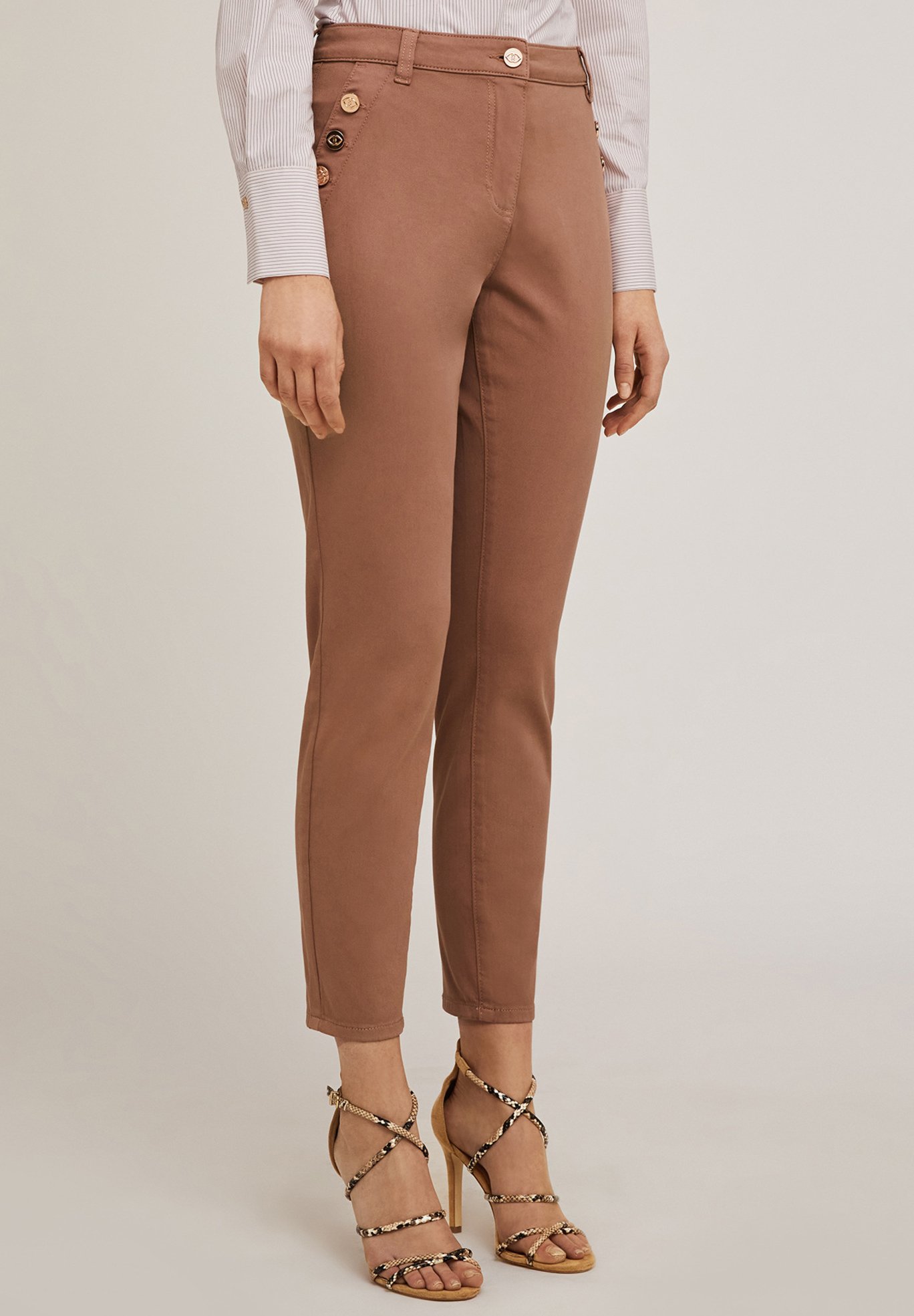 Motivi CON BOTTONI Pantaloni marrone