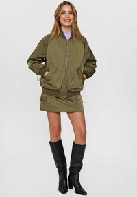 Nümph NUALLIE - Bomber stiliaus striukė - ivy green