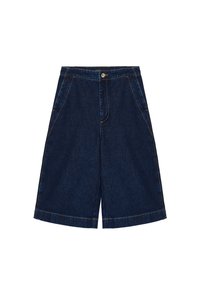 Bermudas de mezclilla azul oscuro hasta la rodilla con bolsillos frontales, cierre de botón y cremallera, y costuras en contraste.